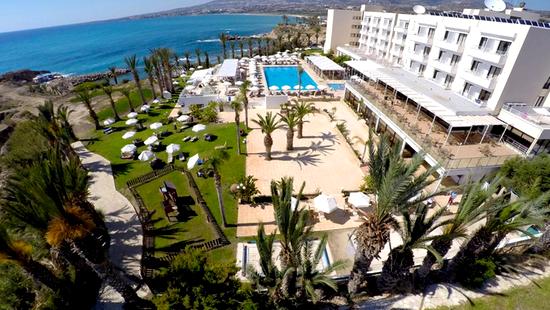 Lacná dovolenka Cyprus – Cyprus All Inclusive-3*Queens Bay – odlet z Bratislavy / plážový hotel