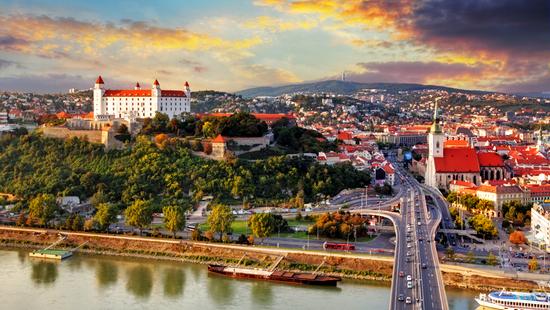 Lacná dovolenka Slovensko – Bratislava   priamo z Košíc ✈️ – PRIAMY LET